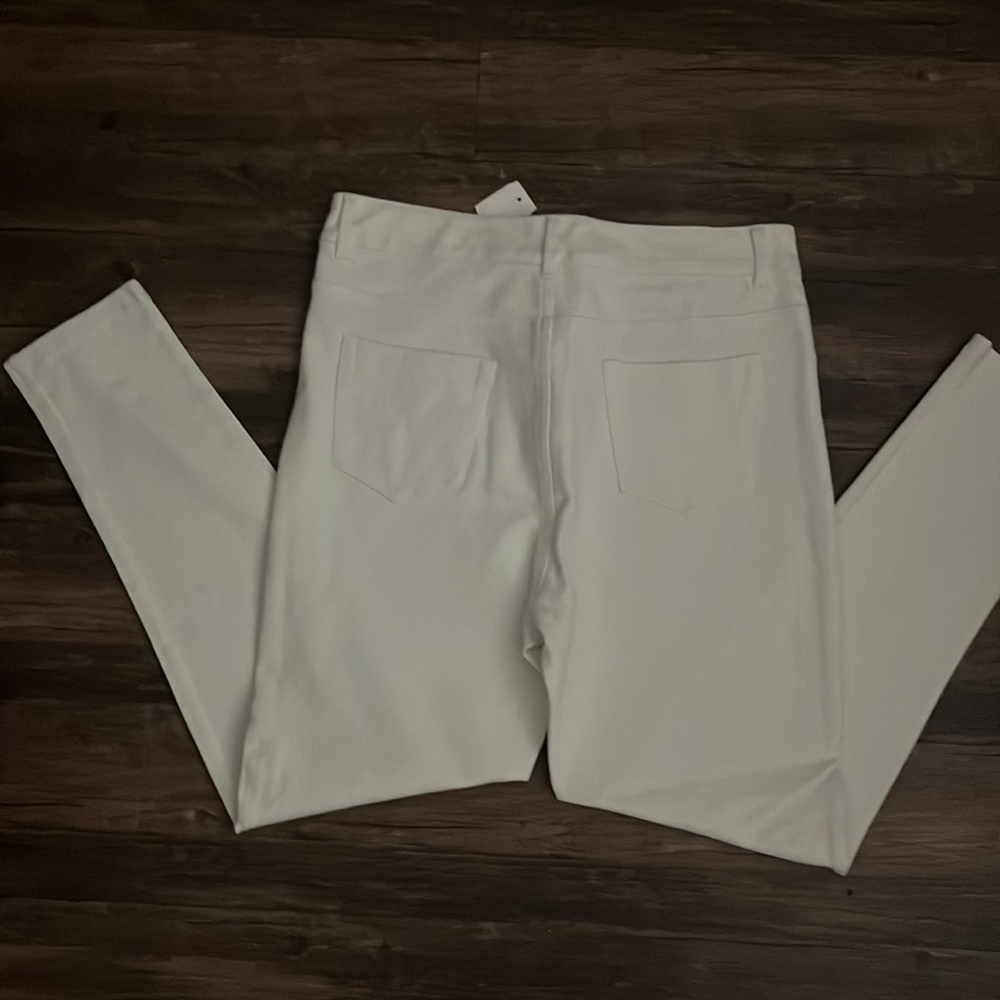 White pants - Picture 3 of 4